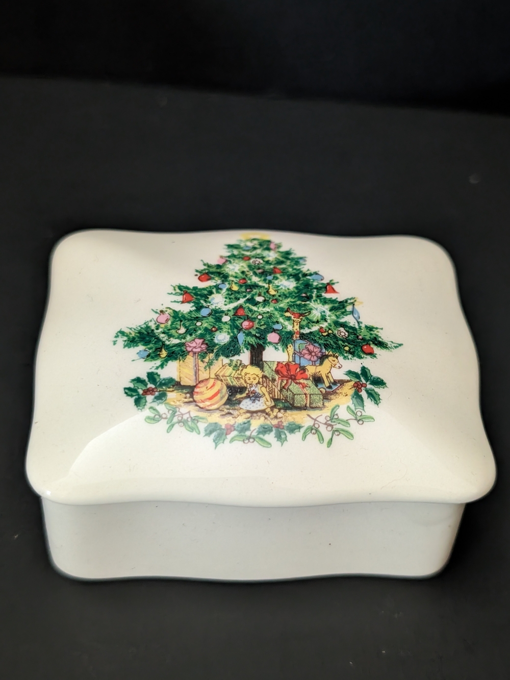 Palissy England porcelain trinket box Christmas tree 9-2026